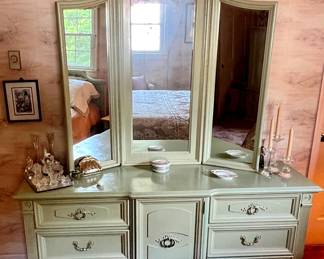 Vintage Dresser w/ Mirror 