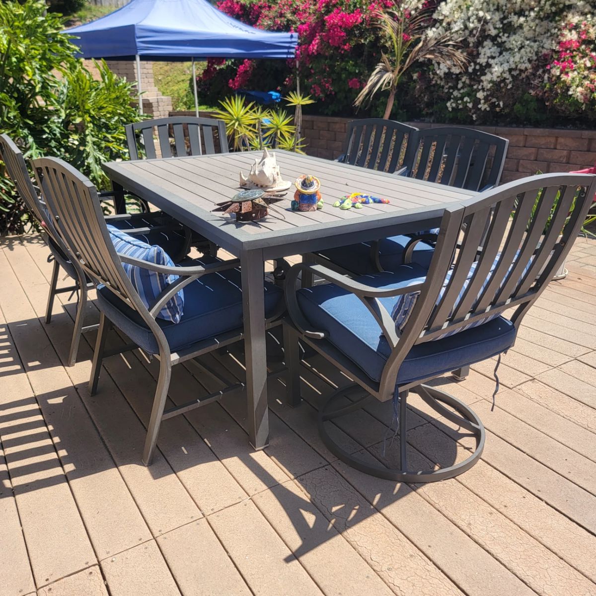 Patio set with 6 chairs, table and umbrella anchor