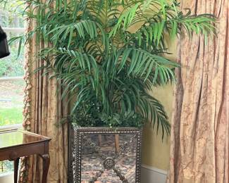 Gorgeous Hollywood Regency silver mirrored planter