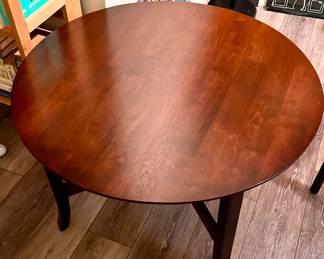 Round coffee table
