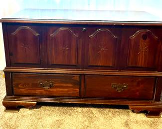 Lane cedar chest with 2 storage drawers