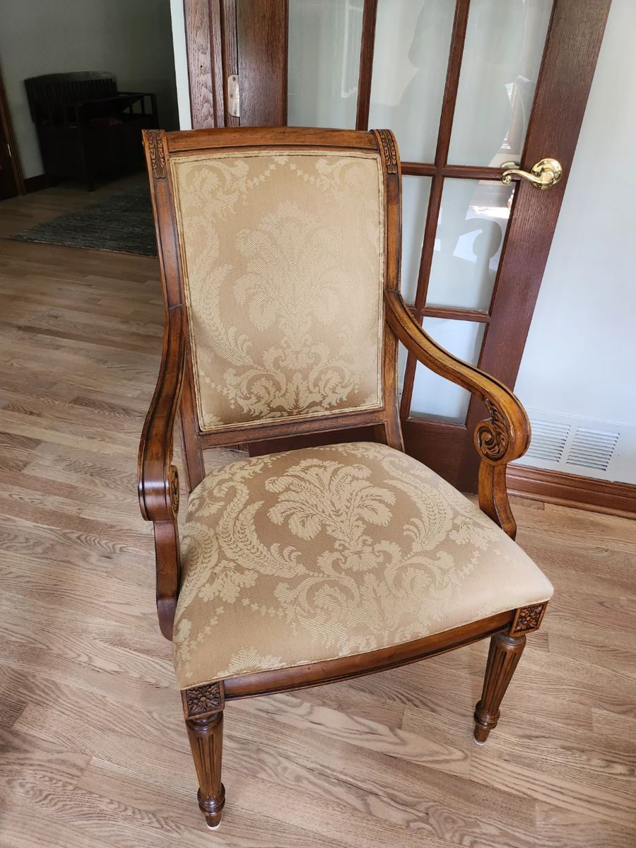 This is what the chairs look like without the slip covers