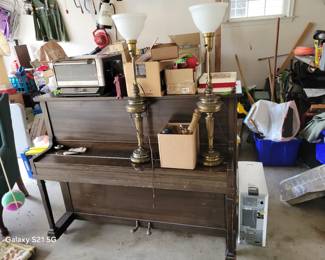 upright piano is free