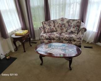 floral print love seat