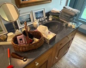 Bathroom Accessories/Towels