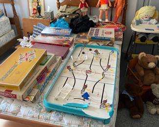 Twin Size Beds, Vintage Board Games