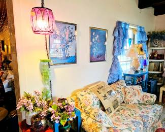 CHECK OUT THAT PURPLE SWAG LAMP!!!