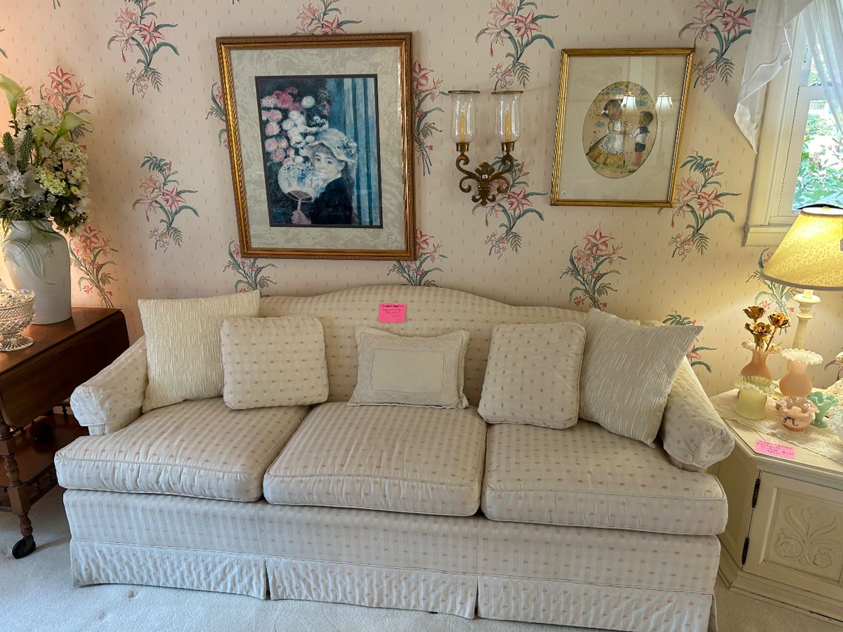 Highland House sofa, never sat in much!