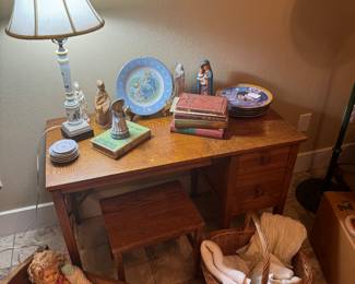 Child desk vintage, solid wood, vintage babydoll crib