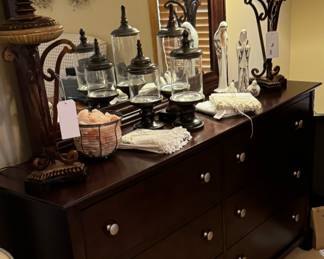Bedroom set dresser with mirror