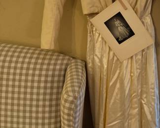 Antique wedding dress from the 1940s in excellent preserved condition as scene in original photo
Shows, hat & sash from photo available too