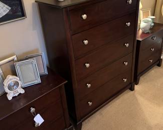 Bedroom set nightstands, chest of drawers
