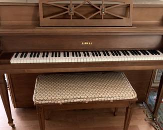 Yamaha Console Piano