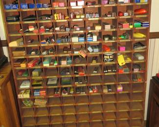 Lot 43. Wooden cubby