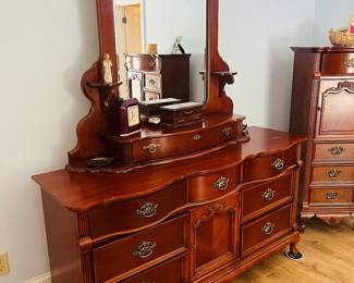 Lexington Furniture dresser with mirror