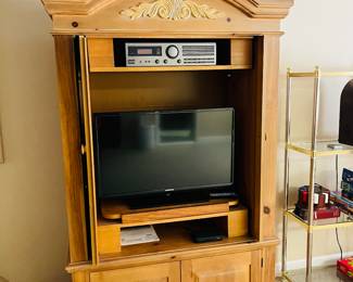 Entertainment armoire, bar