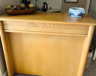 Thomasville blond bar