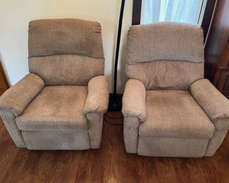 2 matching electric recliners