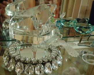 MANY MINI PIANOS / ASSORTED