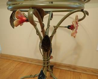 SCULPTED METAL FLOWERS / GLASS TABLE
