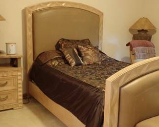 QUEEN BED / HEADBOARD / FOOTBOARD / RAILS / MATTRESS
