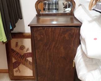 RECORD STAND / MIRRORED BACK / SLOTED INSIDE
