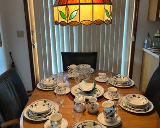 Set ivy dishes 
Dinette table with 4 swivel chairs 