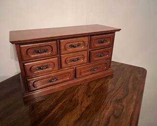 Wooden jewelry box