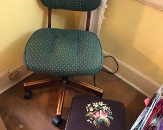 Office Chair & Footrest 