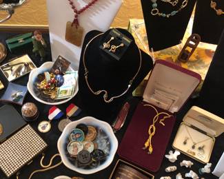 Medals & Miniature Animal Collectibles 