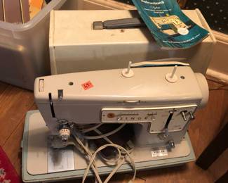 Singer Sewing Machine 