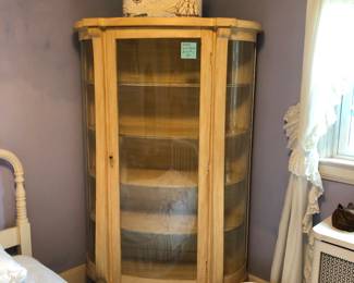 Vintage Curio Cabinet 