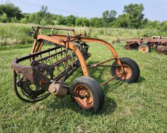 New Idea Hay Rake Model 400