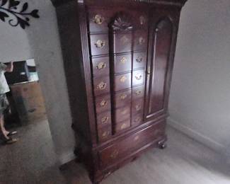 Part of the master bedroom set
Includes 2 tall dressers and the king size. Bed frame headboard footboard, but not the mattress