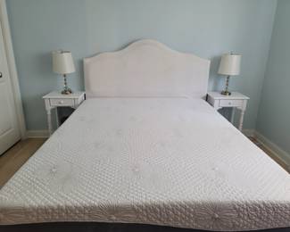 Beautiful queen bed