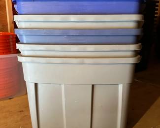 (5) 18 Gal Rubbermaid Tubs