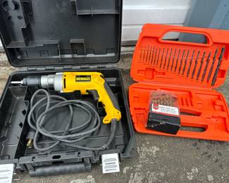 DeWalt DW 235 1/2in VSR Drill & Bits