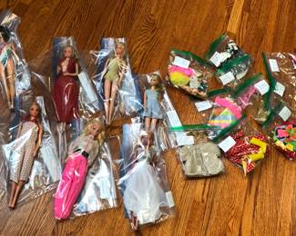 VINTAGE BARBIES, DAWN DOLLS & ACCESSORIES BEING SOLD AS 1 LOT TO THE HIGHEST BIDDER