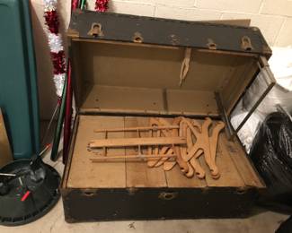 Vintage Trunk 