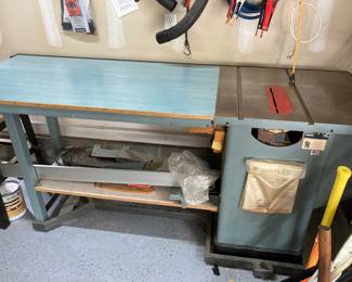 Delta table saw with blades 