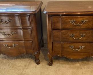 Pair Of Charming Thomasville Night Side Tables 