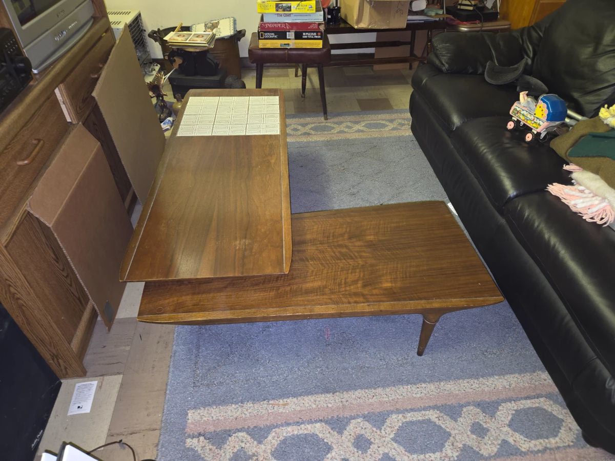 Lane Cosmopolitan Switchblade Coffee Table