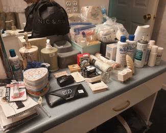 Misc. bathroom items