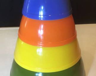 Colorful Pyrex And Magnalite Dutch Oven