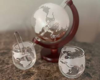 Globe decanter set
