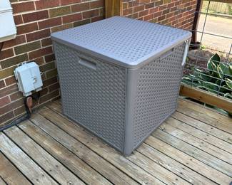 Suncast storage box