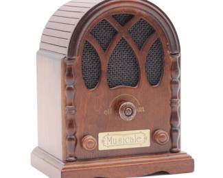 Glory Land Ent. Vintage Style Wood Radio Wind-Up Music Box
