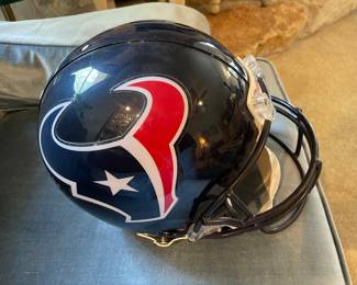 TEXANS FOOTBALL
Brian Cushing, authentic signed football helmet
