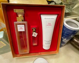 Elizabeth Arden 5th Avenue perfume and lotion set