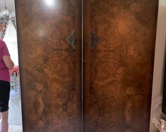 Antique Armoire in Excellent condtion